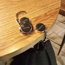 Konttori-laukkukoukku